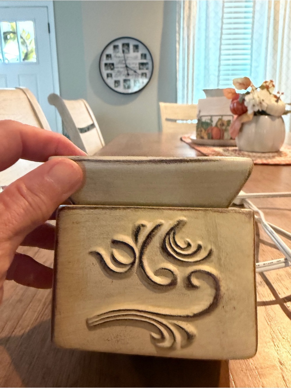 Scentsy Cream Ceramic Wax Warmer with Scroll Relief